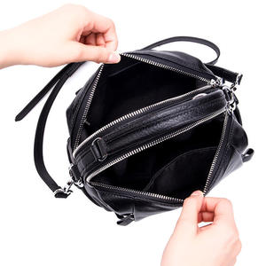กระเป๋าถือหนังวัวแท้ Andong รุ่น Pillow Bag กระเป๋าสะพายไหล่หนังวัวสำหรับผู้หญิง - Product Image 2