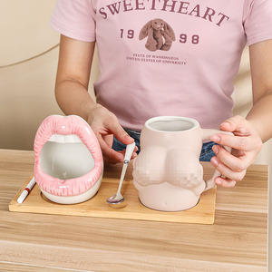 Tazza in Ceramica a Forma di Seno con Bocca Sexy, Posacenere, Cucchiaio e Vassoio in Bambù per Ufficio e Soggiorno - Product Image 5