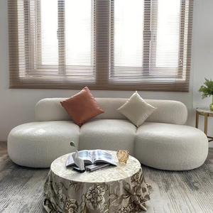 Canapé en laine d'agneau minimaliste italien en forme de pétale, forme ronde, rembourrage en mousse, canapé de salon - Product Image 2