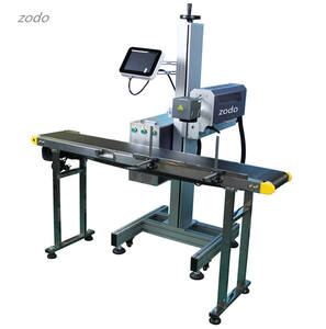 เครื่องทำเครื่องหมายเลเซอร์บิน Co2 RF40w พร้อ<span class=keywords><strong>ม</strong></span>สายพานลำเลียงสำหรับบรรจุกล่องน<span class=keywords><strong>ม</strong></span>สายการผลิตพิ<span class=keywords><strong>ม</strong></span>พ์วันที่บินได้ - Product Image 4