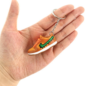 Porte-clés pendentif figurine 3D creuse en forme de chaussure, mini-chaussures pour boîtes mystères de diffusion en direct - Product Image 1