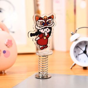 Accesorios de exhibición personalizados de acrílico para escritorio, pequeños, creativos, estilo banderín de anime, con mecanismo de resorte. - Product Image 2