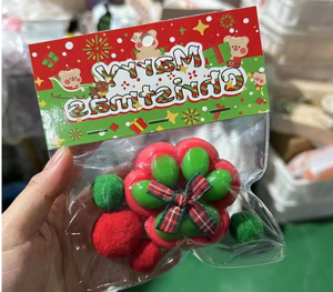 Cadeau de Noël Joyeux Noël, jouets sensoriels en PVC en forme de patte de chat, jouets à presser pour soulager le stress, pour les enfants et la famille, pour les filles - Product Image 2