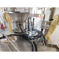 Machine de remplissage et de capsulage de flacon de parfum de bouteille d'éepsie en verre de petite ampoule d'injection de poudre automatique à grande vitesse de 10ml 4ml