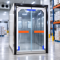 Porte de circulation en PVC transparent avec cadre métallique pour accès aux chambres froides