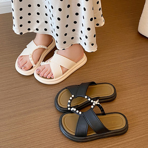 Pantoufles d'hiver personnalisées en gros, chaudes et douces, en peluche unie, pour l'intérieur - Product Image 3