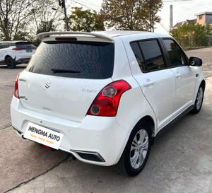 <span class=keywords><strong>Suzuki</strong></span> <span class=keywords><strong>Swift</strong></span> Hatchback 2011 Benzina Automatica, Interni in Pelle Scura, Guida a Sinistra, Pneumatici R16, Trazione Anteriore, Tetto Apribile - Product Image 2