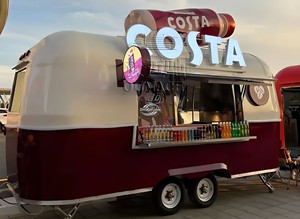 Carrito de Café con Diseño de Casco Gigante, con Radio Retro y Máquina Expendedora de TV - Product Image 5