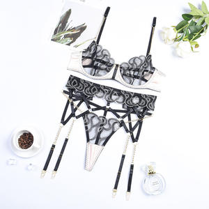 Ensemble de lingerie en dentelle brodée à fleurs, nouveau design, ultra-fin, tendance, trois pièces - Product Image 6