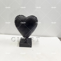 Artisanat en résine avec logo de marque personnalisé, modèle d'ours en peluche en forme de cœur pour sculpture artistique, avec taille et couleur personnalisées, peint à la main, décoration d'intérieur