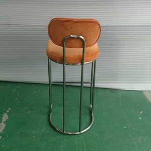 Chaise de bar moderne et élégante en aluminium avec dossier incurvé, siège durable de hauteur de comptoir pour <span class=keywords><strong>restaurant</strong></span> et usage commercial - Product Image 6