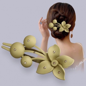 Pince à cheveux fleurie tendance pour <span class=keywords><strong>femme</strong></span>, accessoires capillaires de haute qualité avec strass, outils de <span class=keywords><strong>coiffure</strong></span> polyvalents - Product Image 3