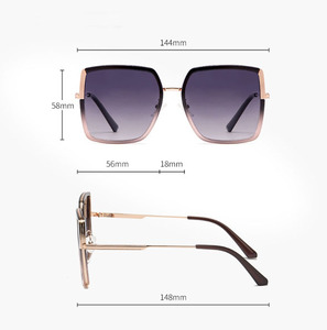 แว่นกันแดดโพลาไรซ์ทรงเว้ารุ่นใหม่สำหรับผู้หญิง กรอบสีน้ำเงิน ป้องกันรังสียูวี 400 คุณสมบัติทางแสงแบบออพติคอล ดีไซน์ทันสมัย เลนส์ Tac เหมาะสำหรับขับรถ - Product Image 3