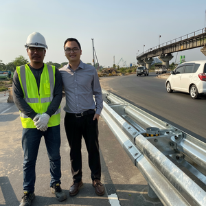 รั้วกั้นถนนเหล็กกล้า SS400 คุณภาพสูง ชุบสังกะสีแบบจุ่มร้อน ความสูง 1.5 เมตร ผลิตในเวียดนาม - Product Image 1