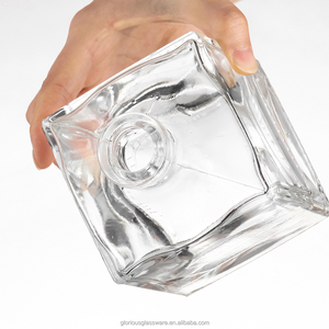 공장 직송 무연 크리스탈 화이트 유리 보드카 병 사각형 와이드 넥 두꺼운 바닥 빈 스피릿 병 500ml700ml750ml - Product Image 4