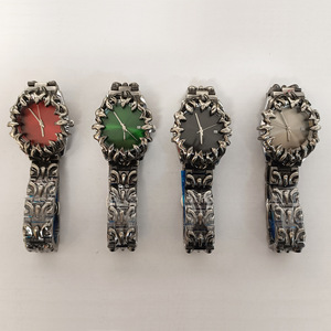 <span class=keywords><strong>Orologio</strong></span> di Lusso Vantage Unico Stile Y2K in Alabastro a Forma di Artiglio Intrecciato Orologi <span class=keywords><strong>da</strong></span> <span class=keywords><strong>Polso</strong></span> <span class=keywords><strong>da</strong></span> Uomo Personalizzati <span class=keywords><strong>al</strong></span> <span class=keywords><strong>Quarzo</strong></span> con Data - Product Image 2