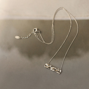 <span class=keywords><strong>Collar</strong></span> de Acero Inoxidable Vintage Aretas, <span class=keywords><strong>Collar</strong></span> de Plata y Oro de <span class=keywords><strong>18K</strong></span>, <span class=keywords><strong>Collar</strong></span> con Colgante Rectangular Martillado para Mujer - Product Image 4
