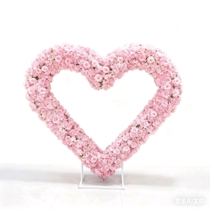 Présentoir floral classique en forme de coeur fleur de fer artificielle rouge décoration de célébration d'événement pour la maison de fond de mariage - Product Image 6