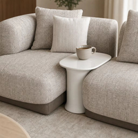 Ensemble de canapés modulaires modernes en tissu avec accoudoirs larges arrondis, design tissé texturé, table d'appoint assortie pour salon de villa - Causeuse