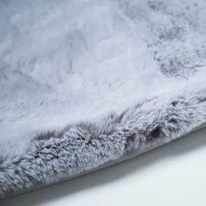 Selimut Lempar Bulu Palsu Lembut Hangat Profesional Ringan Selimut Tekstil Rumah Berbulu Halus dan Mewah Dapat Dipakai - Product Image 3
