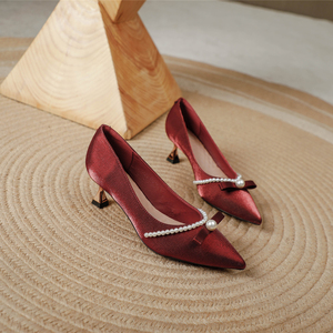 Chaussures de mariage rouges pour femmes, nouvelle collection 2026, style français, en satin de soie, à bout pointu, à enfiler, avec nœud perlé, talons moyens étroits - Product Image 5