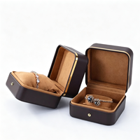 Boîte de présentation de bijoux en cuir PU magnétique avec bordure dorée, logo personnalisé, taille personnalisable, étui de rangement rigide pour bijoux de luxe