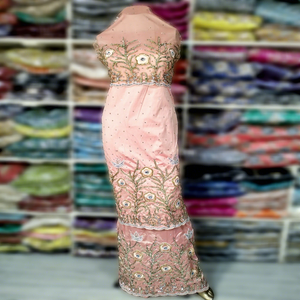 Elegancia Eterna, Tela Nigeriana Verde Dobby Tradicional y Moderna, Ecológica, Antiestática, 120 GSM, con Cuentas Hechas a Mano y Diseño Floral - Product Image 1