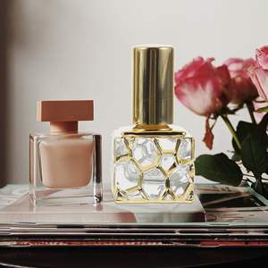 Atomiseur de parfum rechargeable, flacon pulvérisateur vide en verre, petites bouteilles portables rechargeables pour cosmétiques, 2 pièces - Product Image 6