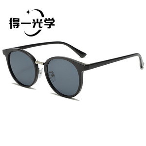 Women <b>Sunglasses</b> Black Frame Pc Lens Uv400 Protection Type 3 Sunshades - Product Image 1