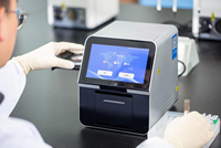 Analyseur de chimie sèche POCT pour vétérinaire Analyseur de biochimie vétérinaire entièrement automatique Biochimie pour animaux de compagnie Chien Chat