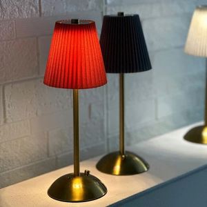 Petite lampe de table plissée rechargeable par USB, lampe de chevet sans fil, lampe de bureau pour chambre à coucher, salon, bureau à domicile, décoration - Product Image 1
