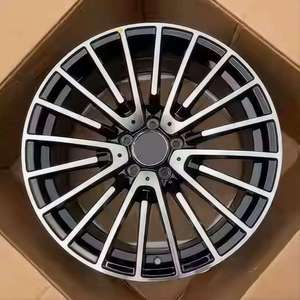 Rines Forjados Negros Brillantes de Lujo con Diseño de Rayos Rectos, Hechos a Medida, con Múltiples Rayos, Ideales para un Estilo de Auto Elegante y Agresivo - Product Image 3