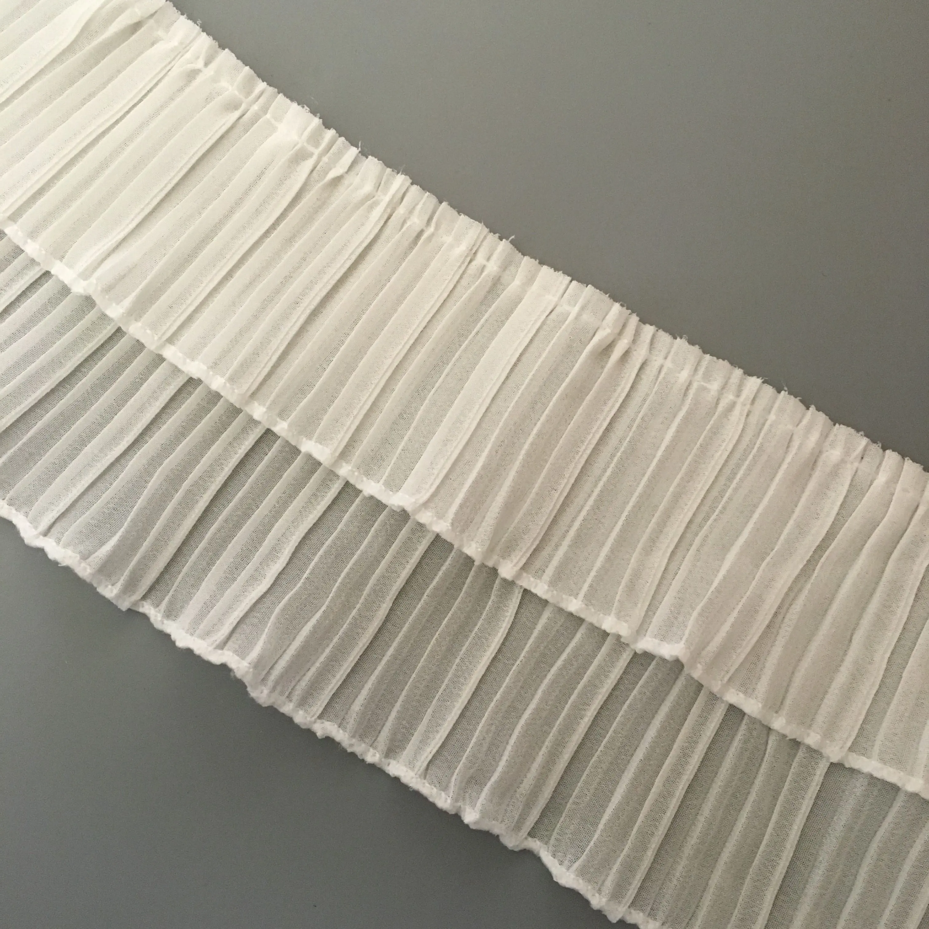 Witte kleur dubbele laag geplooid chiffon kant trim gebruikt voor rok jurk onderkant