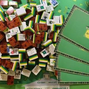 Juego <span class=keywords><strong>de</strong></span> Fichas <span class=keywords><strong>de</strong></span> Mahjong Americano con Temática <span class=keywords><strong>de</strong></span> Green Golf Masters, 160 Piezas <span class=keywords><strong>de</strong></span> Acrílico Grabado con Cuatro Cartas Gratis para Noches <span class=keywords><strong>de</strong></span> Juego - Product Image 1