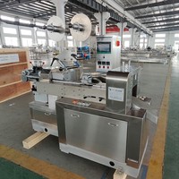 Machine automatique de découpe, de formage et d'emballage en sachet pour barres de caramel et de nougat
