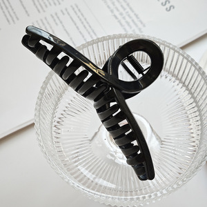Pince à cheveux coréenne couleur bonbon gelée 11cm croix été filles dos tête requin pince creuse en plastique métal pinces à cheveux griffe - Product Image 6