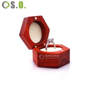 Boîte à bagues carrée personnalisée en bois de hêtre, simple ou double, pour boucles d'oreilles - Product Image 5