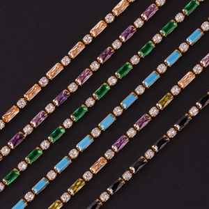 Collier ras du cou tennis en cuivre plaqué or avec strass rectangulaires colorés et chaîne délicate en cristal multi-baguette pour clavicule - Product Image 2