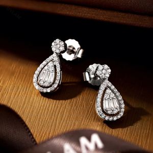 Pendientes de Novia Dylam con Forma de Lágrima, Elegantes para Bodas y Graduaciones, para Mujeres, Novias y Damas de Honor, con Circonita Cúbica 5A y Corte Baguette - Product Image 4