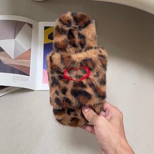 Pantofole Invernali da Donna con Piattaforma e Pelliccia, Vendita Calda 2025, Sandali Caldi di Alta Qualità con Ricamo, Taglie Grandi - Product Image 2