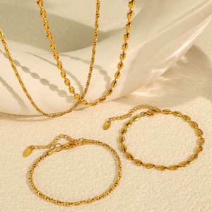 Collar de cadena para clavícula de acero y titanio dorado con cuentas de oro de 18 quilates, joyería simple y elegante para accesorios de moda unisex. - Product Image 1