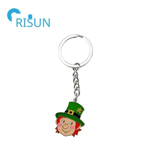 Llavero de Metal Personalizado con Diseño Irlandés de Duende, para el Día de San Patricio, con Trébol de la Suerte, Hoja Verde y Sombrero de Duende - Product Image 4