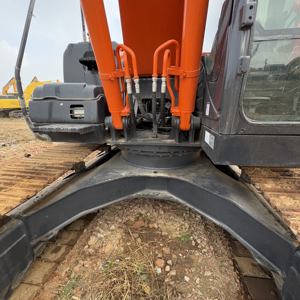 Excavatrice sur chenilles d'occasion Hitachi ZA200 ZX200-5/ZX200-6, faible nombre d'heures de travail, pelle hydraulique avec pompe, 20 tonnes - Product Image 6