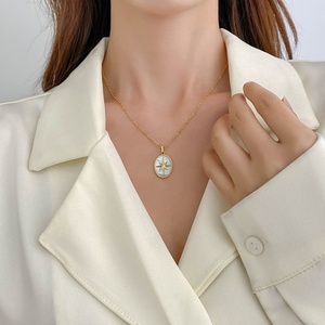 Collar de Concha Blanca Octogonal Ovalada Estilo Vintage Francés, Cadena Versátil de Acero Inoxidable Dorado para Mujer, Regalo - Product Image 5