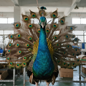 Pavão Animatrônico de Resina em Tamanho Real com Motor para Uso Público Interno/Externo em Shoppings, Zoológicos e Parques de Aventura - Product Image 2