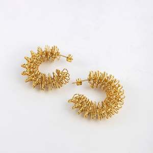 Nouvelles boucles d'oreilles ouvertes de vente chaude pour les femmes boucles d'oreilles créoles en forme de C à boucle à ressort en acier inoxydable - Product Image 5