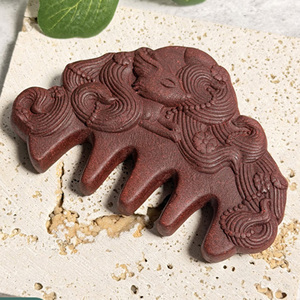 เม็ดธูปผสมสูตรพิเศษฝังในหวีไม้สไตล์จีนแบบพกพา นวดบำบัดด้วยกลิ่นหอม ดูแลเส้นผม ของขวัญรูปทรงไม่สม่ำเสมอ - Product Image 6