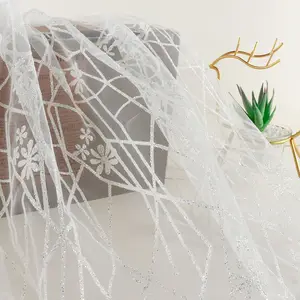 Contas de bordado, lantejoulas de cristal de luxo do casamento de tecido de tule branco frisado laço