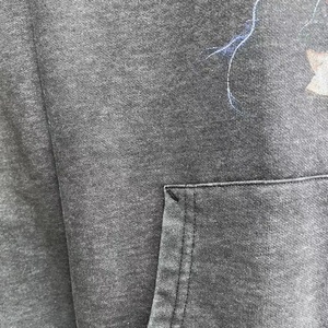 เสื้อฮู้ดดี้ผ้าหนาน้ำหนักมาก ล้างสีแบบแอซิดวอช ระบายอากาศได้ดี สไตล์วินเทจสำหรับผู้ชาย สีดำพิมพ์ลายสัตว์ ลายกราฟิกอลาสก้า - Product Image 3