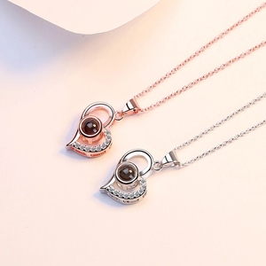 Collar con colgante de proyección I Love You de oro rosa 100 idiomas para mujer, collar de boda con memoria de <span class=keywords><strong>amor</strong></span> 2025, Día de San Valentín - Product Image 2